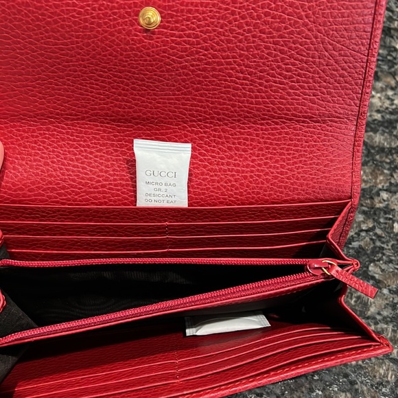 Gucci ❤️AUTHENTIC large red leather wallet like new - Picture 2 of 16